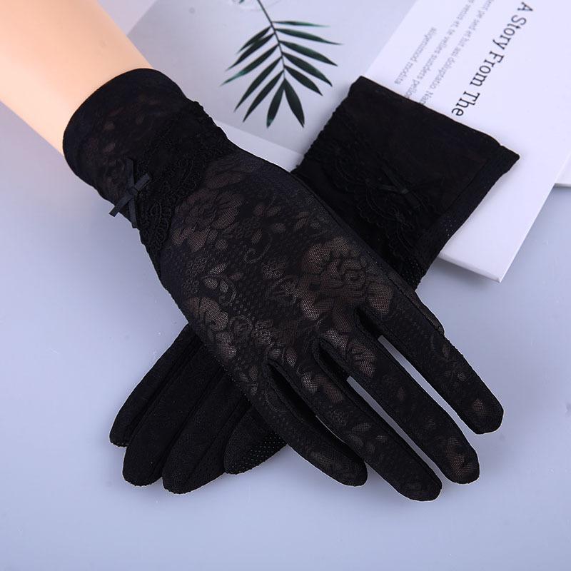 Gants vintage en dentelle à volants et nœud blanc Oh so Retro! ⋆ Vintage Vogue Gants vintage en dentelle à volants et nœud blanc Oh so Retro! ⋆ Vintage Vogue