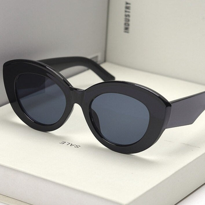 <tr 0>   <tc>L</tc>Retro Cat Eye Sunglasses